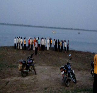 Four doctors lost in the backwaters of Ujani | उजनीच्या बॅकवाटरमध्ये चार डॉक्टर बुडाले Four doctors lost in the backwaters of Ujani | उजनीच्या बॅकवाटरमध्ये चार डॉक्टर बुडाले