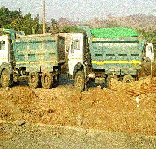 Invalid cargo dumpers | अवैध माल वाहतूक करणारे डंपर सुसाट Invalid cargo dumpers | अवैध माल वाहतूक करणारे डंपर सुसाट