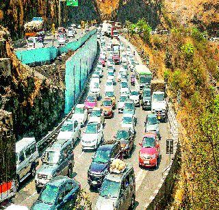 Traffic drivers on 'Express Way' | ‘एक्स्प्रेस वे’वर वाहतूककोंडी Traffic drivers on 'Express Way' | ‘एक्स्प्रेस वे’वर वाहतूककोंडी