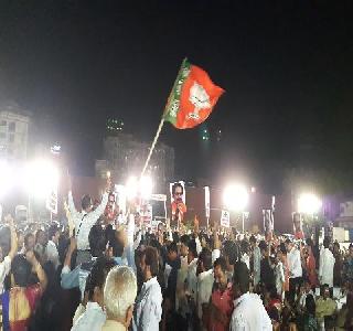 Mira-Bhairinder Municipal Corporation's new indigenous people's program | मीरा-भार्इंदर पालिकेच्या नवीन नळजोडणी लोकार्पण कार्यक्रमात सेना-भाजपाचा गोंधळ Mira-Bhairinder Municipal Corporation's new indigenous people's program | मीरा-भार्इंदर पालिकेच्या नवीन नळजोडणी लोकार्पण कार्यक्रमात सेना-भाजपाचा गोंधळ