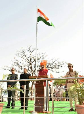 Priority in implementation of agricultural development schemes | कृषी विकासाच्या योजना राबविण्यास प्राधान्य Priority in implementation of agricultural development schemes | कृषी विकासाच्या योजना राबविण्यास प्राधान्य