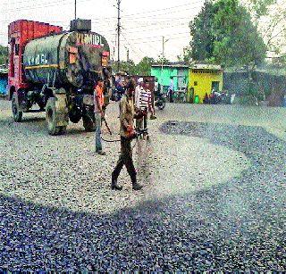 Workers without security tools | सुरक्षा साधनांशिवाय राबताहेत कामगार