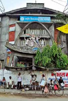 The movement of labor movement is going on! | कामगार चळवळीचा केंद्रबिंदूच हरवतोय! The movement of labor movement is going on! | कामगार चळवळीचा केंद्रबिंदूच हरवतोय!