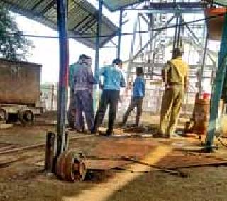 Rampage collapsing worker's death | दरड कोसळून कामगाराचा मृत्यू Rampage collapsing worker's death | दरड कोसळून कामगाराचा मृत्यू