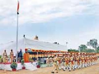 Electricity demand on the demand of farmers | शेतकऱ्यांच्या मागणीनुसार वीजजोडणी Electricity demand on the demand of farmers | शेतकऱ्यांच्या मागणीनुसार वीजजोडणी