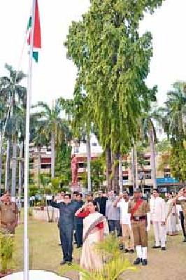 Mantap will hoist the flag at the hands of the mayor | मनपात महापौरांच्या हस्ते ध्वजारोहण Mantap will hoist the flag at the hands of the mayor | मनपात महापौरांच्या हस्ते ध्वजारोहण