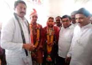 Everyone should repay the debt of society | प्रत्येकाने समाजाचे ऋण फेडावे Everyone should repay the debt of society | प्रत्येकाने समाजाचे ऋण फेडावे