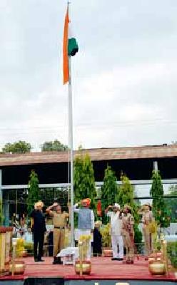 Development of masses by conceptualization | जनसामान्यांचा विकास गावभेट संकल्पनेतून