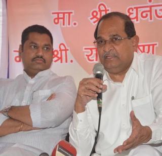 Call a special session for farmers' debt waiver! | शेतकरी कर्जमाफीसाठी विशेष अधिवेशन बोलवा!, विरोधी पक्षांचे राज्यपालांना साकडे Call a special session for farmers' debt waiver! | शेतकरी कर्जमाफीसाठी विशेष अधिवेशन बोलवा!, विरोधी पक्षांचे राज्यपालांना साकडे