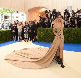 Your zodiac ball flies over, and in 2017, Priyanka Chopra talked about | तुझा झगा गं वा-यावरती उडतो, मेट गाला 2017मध्ये प्रियंका चोप्राचीच चर्चा Your zodiac ball flies over, and in 2017, Priyanka Chopra talked about | तुझा झगा गं वा-यावरती उडतो, मेट गाला 2017मध्ये प्रियंका चोप्राचीच चर्चा