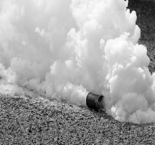 Tears of protesters | आंदोलनकर्त्यांवर अश्रुधुराचा मारा Tears of protesters | आंदोलनकर्त्यांवर अश्रुधुराचा मारा