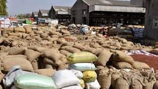 The Naphade centers have a tug of fire | नाफेडच्या केंद्रांवर तुरीची थप्पी कायम