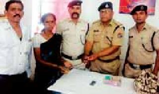 Authenticity of railway employees | रेल्वे कर्मचाऱ्यांची प्रामाणिकता