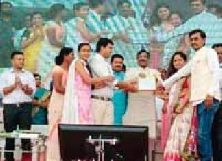 Smart Village Award for Nandgaon (Pode) Gram Panchayat | नांदगाव (पोडे) ग्रामपंचायतला स्मार्ट गाव पुरस्कार Smart Village Award for Nandgaon (Pode) Gram Panchayat | नांदगाव (पोडे) ग्रामपंचायतला स्मार्ट गाव पुरस्कार