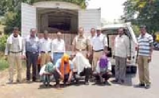 17 lakh worth of money seized | दारूसह १७ लाखांचा मुद्देमाल जप्त 17 lakh worth of money seized | दारूसह १७ लाखांचा मुद्देमाल जप्त