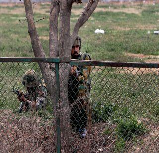 The second violation of the Armed Forces violation in 48 hours | 48 तासांत पाककडून दुस-यांदा शस्त्रसंधीचं उल्लंघन The second violation of the Armed Forces violation in 48 hours | 48 तासांत पाककडून दुस-यांदा शस्त्रसंधीचं उल्लंघन