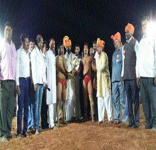 Sangli's Mall Ramdas Pawar won | सांगलीचा मल्ल रामदास पवार विजयी Sangli's Mall Ramdas Pawar won | सांगलीचा मल्ल रामदास पवार विजयी