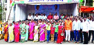 Women get mental trauma after entering the house | घरात घुसून महिलांना मानसिक त्रास