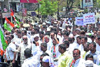 Avoid the electricity hikes in the ministers' vehicles | वीज दरवाढप्रश्नी मंत्र्यांची वाहने अडवा Avoid the electricity hikes in the ministers' vehicles | वीज दरवाढप्रश्नी मंत्र्यांची वाहने अडवा