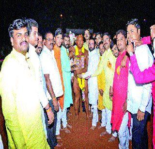 Vikrama Vadatile became the Manakari | विक्रम वडतिले ठरला मानकरी Vikrama Vadatile became the Manakari | विक्रम वडतिले ठरला मानकरी