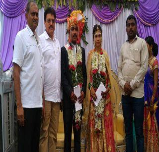 Subhangal in the premises of Vaishali in Jalgaon inspection hall | जळगाव निरीक्षण गृहातील वैशालीचे थाटात शुभमंगल Subhangal in the premises of Vaishali in Jalgaon inspection hall | जळगाव निरीक्षण गृहातील वैशालीचे थाटात शुभमंगल