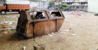 Creep of undeveloped free plots | अविकसित मोकळ्या भूखंडांची वाताहत Creep of undeveloped free plots | अविकसित मोकळ्या भूखंडांची वाताहत