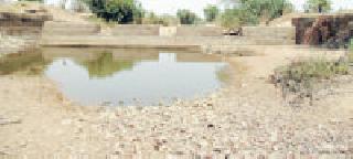 Bondage waiting for doors | बंधारा दरवाज्यांच्या प्रतीक्षेत Bondage waiting for doors | बंधारा दरवाज्यांच्या प्रतीक्षेत