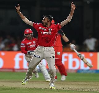 Bangalore all-rounder in front of the all-rounder letter | अष्टपैलू अक्षरसमोर बंगळुरू नतमस्तक Bangalore all-rounder in front of the all-rounder letter | अष्टपैलू अक्षरसमोर बंगळुरू नतमस्तक