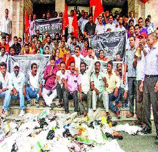 Shivsena, NCP's jump in garbage agitation | कचरा आंदोलनात शिवसेना, राष्ट्रवादीची उडी Shivsena, NCP's jump in garbage agitation | कचरा आंदोलनात शिवसेना, राष्ट्रवादीची उडी