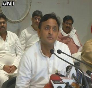 Mulayam Singh-Akhilesh's remarks about Prime Minister Modi's "ears" | मुलायम सिंह-पंतप्रधान मोदींच्या "कान की बात"चा अखिलेश यांनी केला खुलासा Mulayam Singh-Akhilesh's remarks about Prime Minister Modi's "ears" | मुलायम सिंह-पंतप्रधान मोदींच्या "कान की बात"चा अखिलेश यांनी केला खुलासा