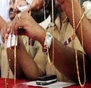 Dhum stole 10 pieces of gold stolen women | धूम स्टाईल चोरीतील 10 मंगल पोत महिलांना केली परत Dhum stole 10 pieces of gold stolen women | धूम स्टाईल चोरीतील 10 मंगल पोत महिलांना केली परत