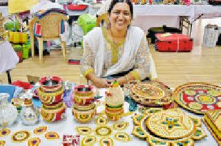 Artworks from Divyaagand's works | दिव्यांगांच्या कल्पकतेतून साकारल्या कलाकृती Artworks from Divyaagand's works | दिव्यांगांच्या कल्पकतेतून साकारल्या कलाकृती