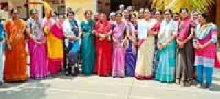 The mobilized women to close the bar | बार बंद करण्यासाठी एकवटल्या महिला The mobilized women to close the bar | बार बंद करण्यासाठी एकवटल्या महिला