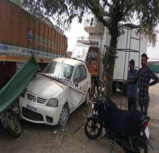 Five vehicles lost in a strange accident | विचित्र अपघातात पाच वाहनांचे नुकसान Five vehicles lost in a strange accident | विचित्र अपघातात पाच वाहनांचे नुकसान