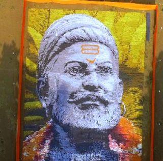 Using 75 thousand CDs, a replica of Shivrajaya | 75 हजार सीडींचा वापर करुन साकारली शिवरायांची प्रतिकृती Using 75 thousand CDs, a replica of Shivrajaya | 75 हजार सीडींचा वापर करुन साकारली शिवरायांची प्रतिकृती