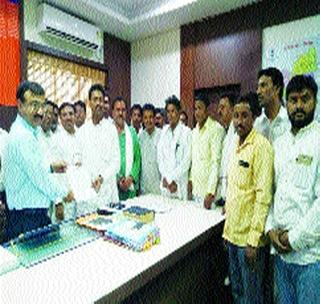 Congress is aggressive due to the purchase of tur. | तूर खरेदीच्या कोंडीमुळे काँग्रेस आक्रमक! Congress is aggressive due to the purchase of tur. | तूर खरेदीच्या कोंडीमुळे काँग्रेस आक्रमक!