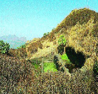 The existence of Hudsar threatens the existence of the Tangalists | चंगळवाद्यांमुळे ‘हडसर’चे अस्तित्व धोक्यात The existence of Hudsar threatens the existence of the Tangalists | चंगळवाद्यांमुळे ‘हडसर’चे अस्तित्व धोक्यात