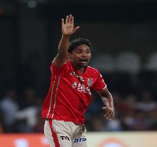 Punjab's heavyweight RCB batting | आरसीबीच्या फलंदाजीवर पंजाब भारी Punjab's heavyweight RCB batting | आरसीबीच्या फलंदाजीवर पंजाब भारी