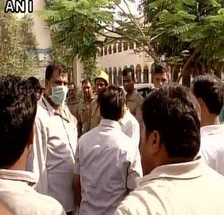 Air Gangulati, 310 students halted in Tuglankabad, Delhi | दिल्लीतील तुघलकाबादमध्ये वायूगळती, 310 विद्यार्थ्यांना बाधा Air Gangulati, 310 students halted in Tuglankabad, Delhi | दिल्लीतील तुघलकाबादमध्ये वायूगळती, 310 विद्यार्थ्यांना बाधा