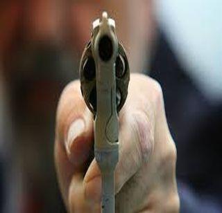 ... and three tablets after the wife hit her husband | ... अन् पत्नीनं पतीवर झाडल्या लागोपाठ तीन गोळ्या ... and three tablets after the wife hit her husband | ... अन् पत्नीनं पतीवर झाडल्या लागोपाठ तीन गोळ्या