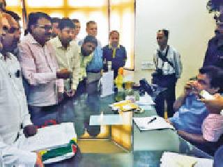 The unemployed contractor backed Gadkari | बेरोजगार कंत्राटदारांचे गडकरींना साकडे