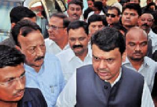 Chief Minister's silence on Tumi's issue | तुरीच्या मुद्यावर मुख्यमंत्र्यांची चुप्पी Chief Minister's silence on Tumi's issue | तुरीच्या मुद्यावर मुख्यमंत्र्यांची चुप्पी