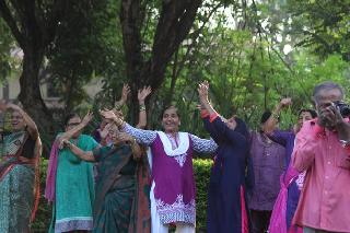 Comedy day at Nana-Nani Park in Kolhapur | कोल्हापुरात नाना-नानी पार्कमध्ये हास्य दिन Comedy day at Nana-Nani Park in Kolhapur | कोल्हापुरात नाना-नानी पार्कमध्ये हास्य दिन