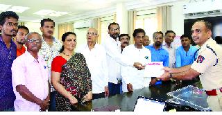 Release the accused as terrorists | आरोपींना दहशतवादी जाहीर करा Release the accused as terrorists | आरोपींना दहशतवादी जाहीर करा