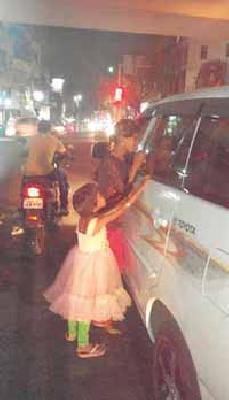 Increasing nuisance of beggars in the city | शहरात भिकाऱ्यांचा वाढता उपद्रव