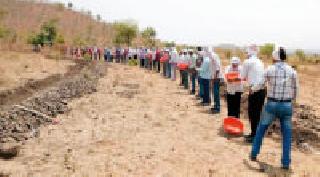 Shramdan of Gramsevaks at Dighi Saykheda | दिघी सायखेडा येथे ग्रामसेवकांचे श्रमदान Shramdan of Gramsevaks at Dighi Saykheda | दिघी सायखेडा येथे ग्रामसेवकांचे श्रमदान