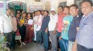 Parents of education run against the increase in fees | शुल्कवाढीच्या विरोधात पालकांची शिक्षणाधिकाऱ्यांकडे धाव