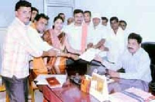 Movement of relocation office transfer | पुनर्वसन कार्यालय स्थानांतरणाच्या हालचाली