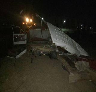 Four dead in a devastating accident in Dhule | धुळ्यात भीषण अपघातात 4 ठार Four dead in a devastating accident in Dhule | धुळ्यात भीषण अपघातात 4 ठार