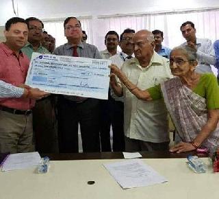 "He" gave his life-long earnings to the army | "त्यांनी" आयुष्यभराची कमाई दिली सैन्याला "He" gave his life-long earnings to the army | "त्यांनी" आयुष्यभराची कमाई दिली सैन्याला